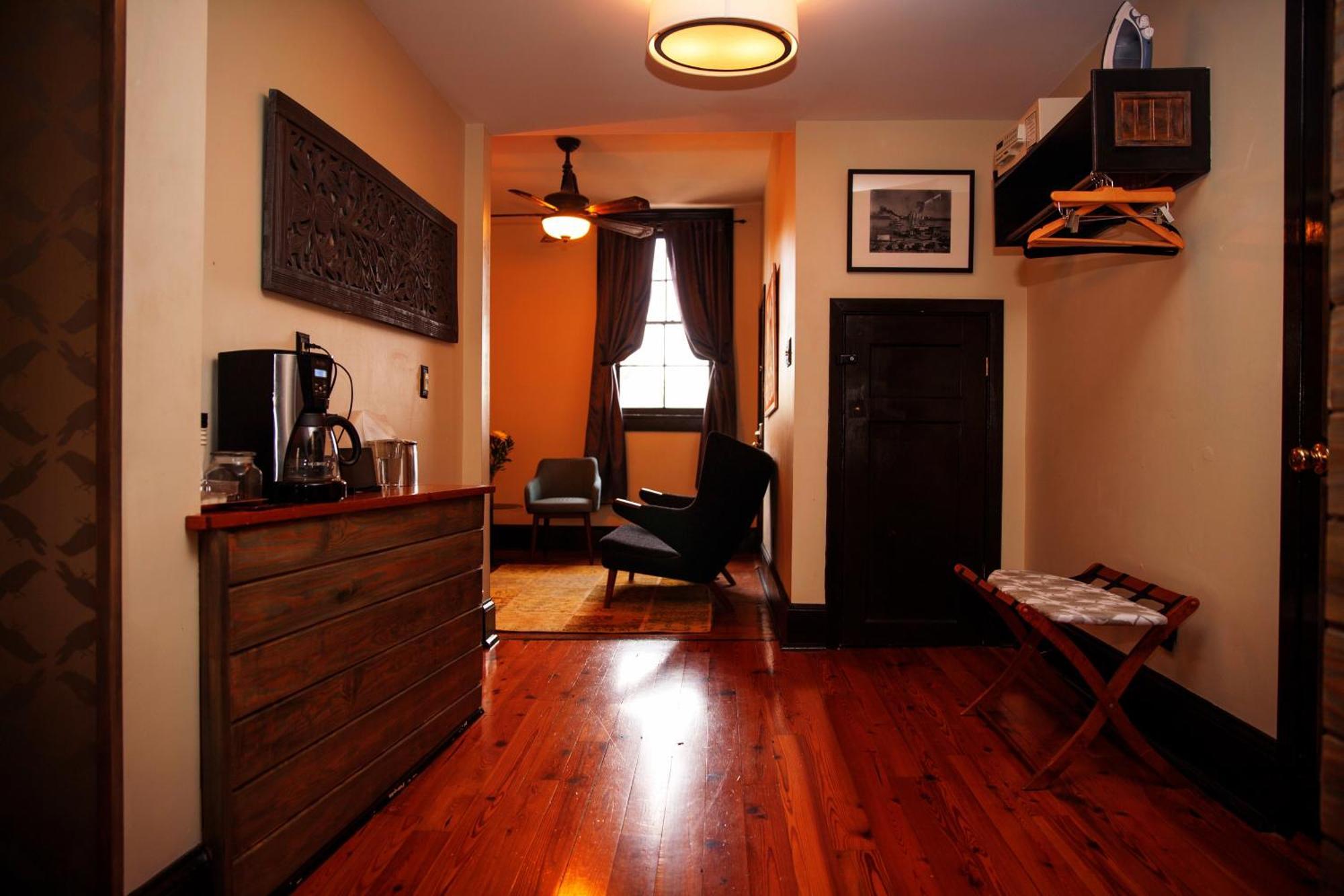 Royal Street Inn & Bar New Orleans Room photo